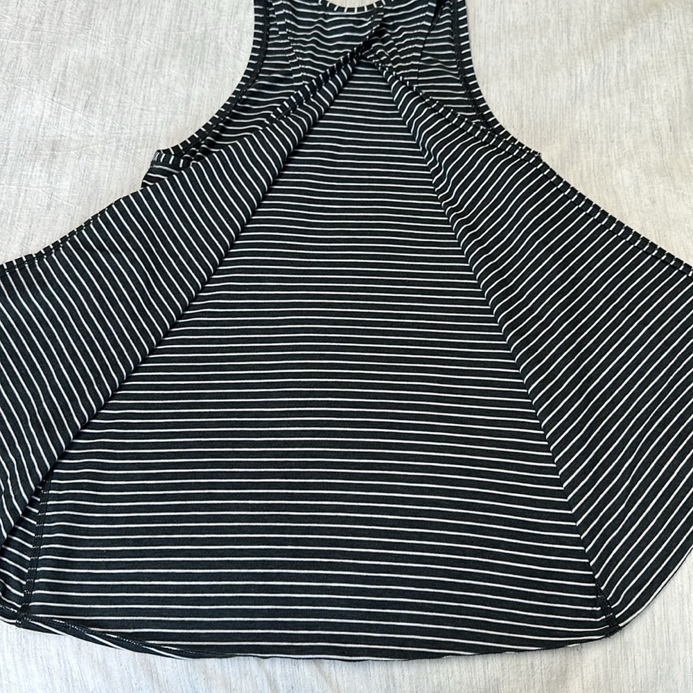 Lululemon Tank - Picture 4 of 5
